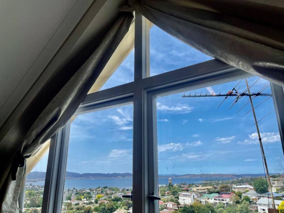 Lovely Brick Cottage With Amazing Water View Hobart Luaran gambar
